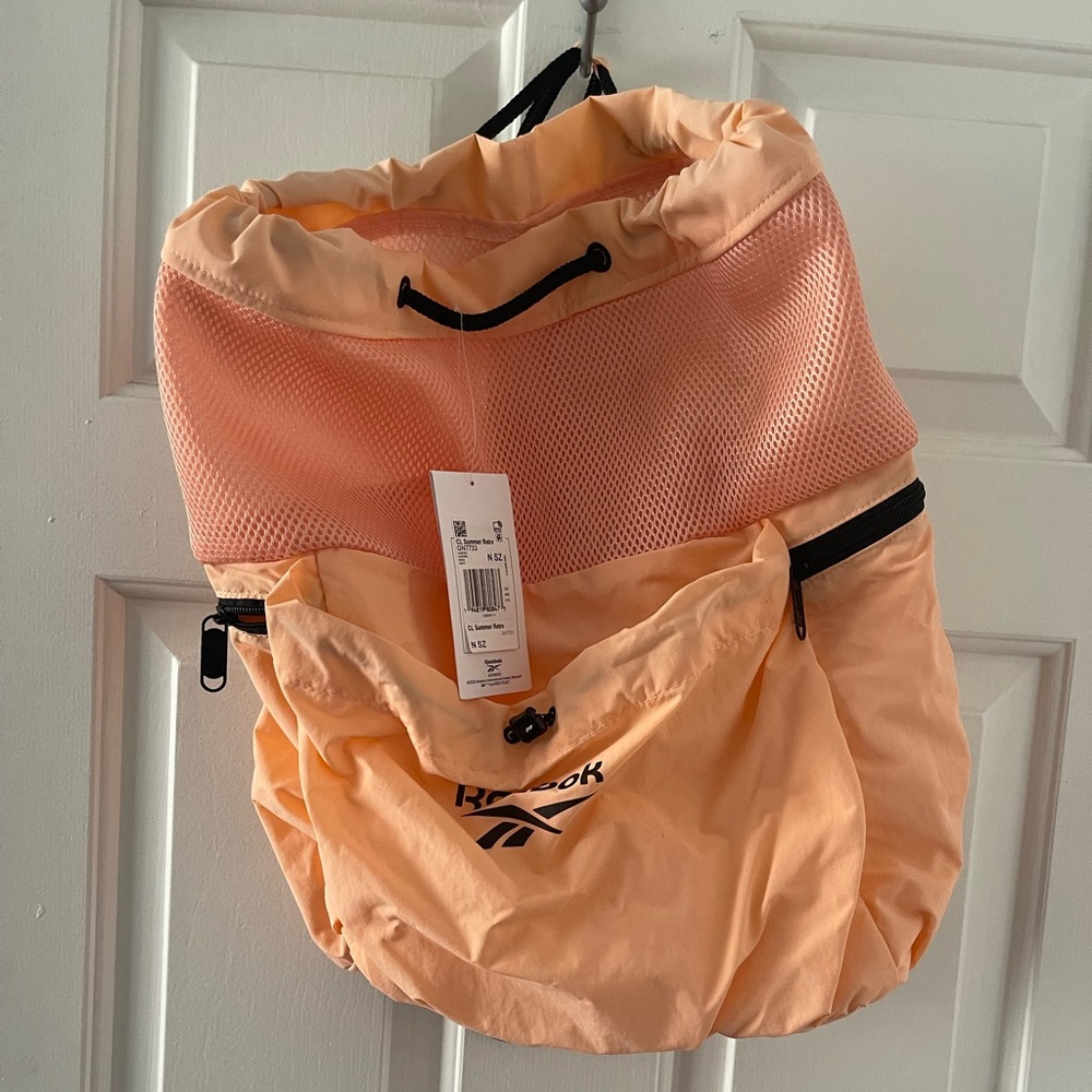 Brand new Reebok drawstring bag preach in color